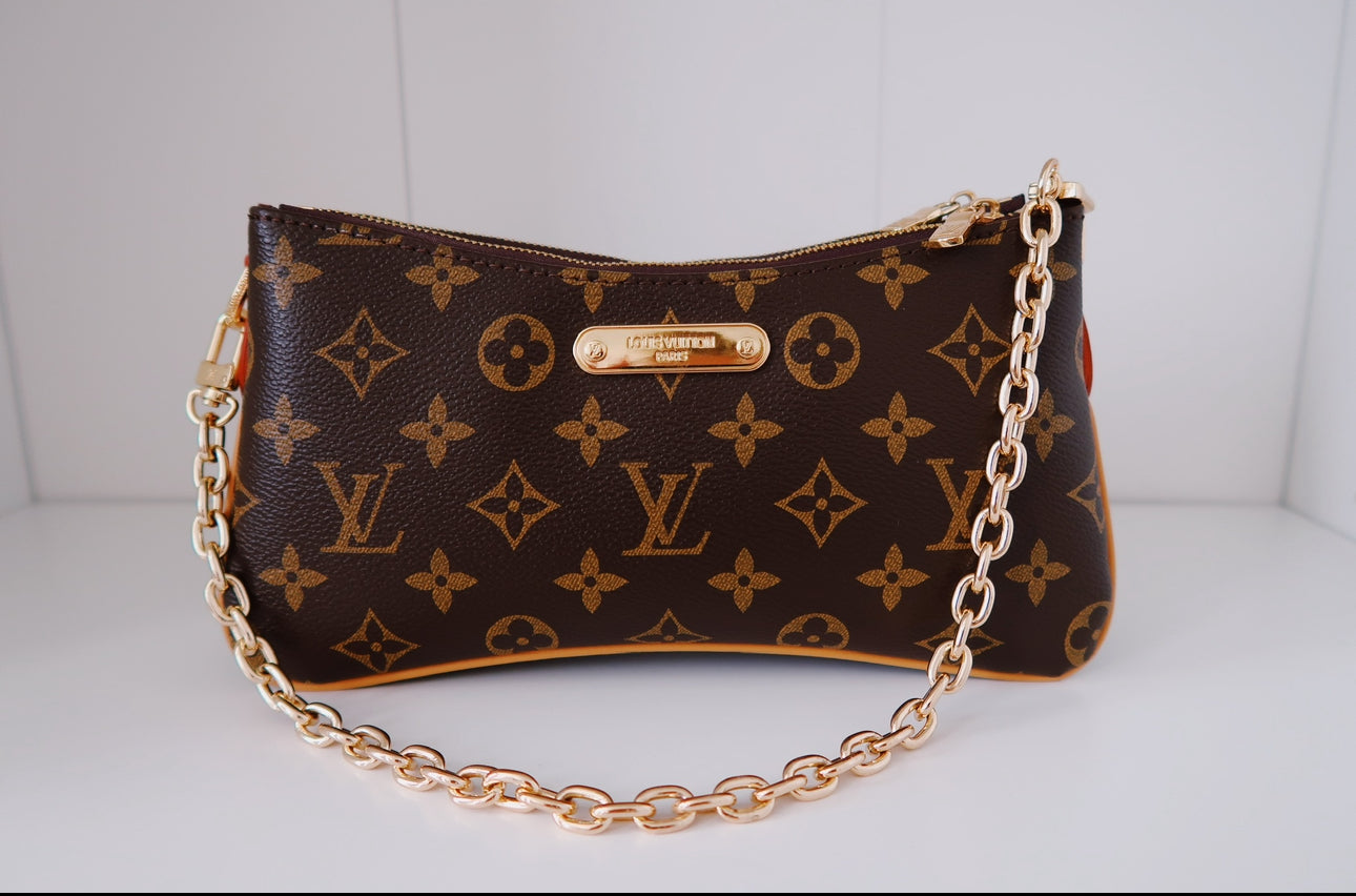 Love shoulder purse (preorder)