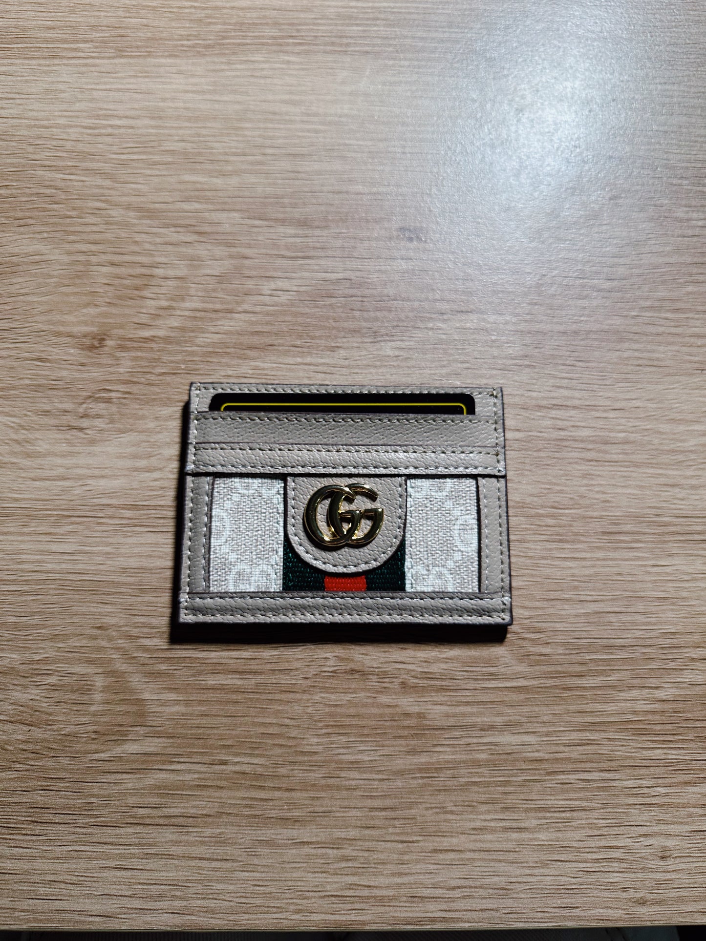 GG cardholder